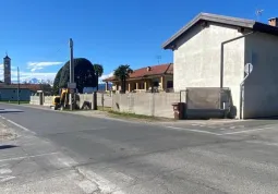 Incrocio periciloso sulla strada provinciale 197 con la comunale via del Bosco, che la interseca nelle direzioni di San Chiaffredo e di Castelletto